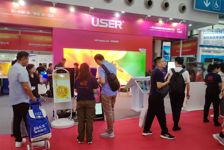 拼接屏延遲低，屏幕流暢性對比！